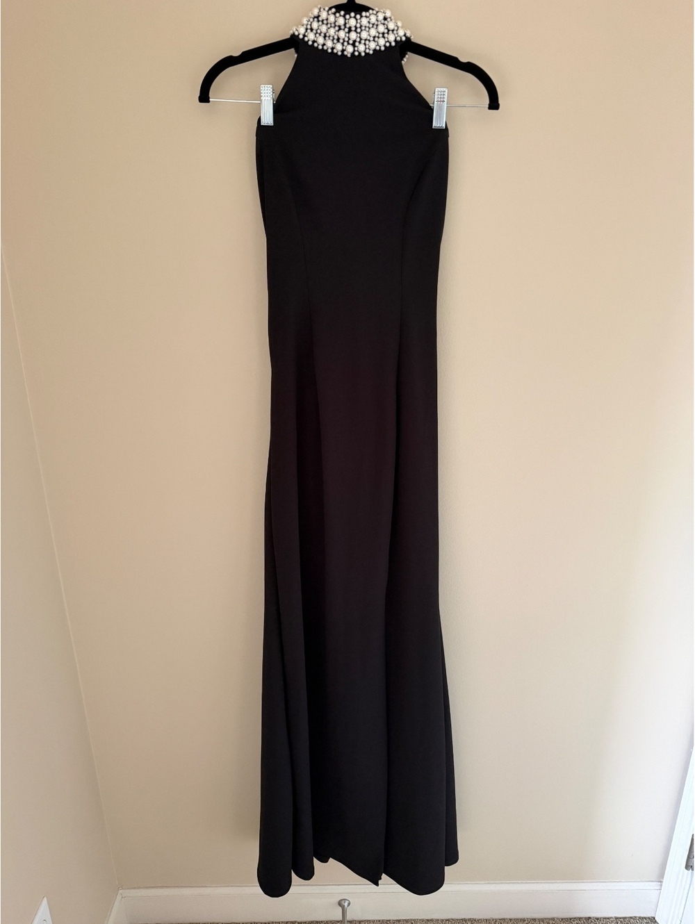 5/6 Windsor solid black w/ pearl choker formal dress